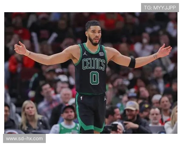 杰森塔图姆引领球队冲击新赛季巅峰展现核心领袖非凡统治力 杰森塔图姆引领球队冲击新赛季巅峰展现核心领袖非凡统治力